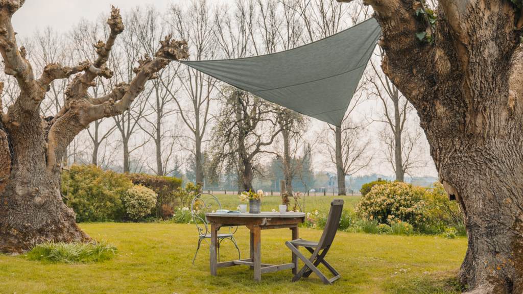 Parasol or shade sail: Choosing the best option