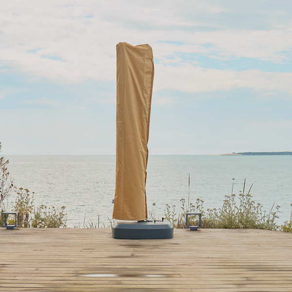 Protective cover for center pole parasol