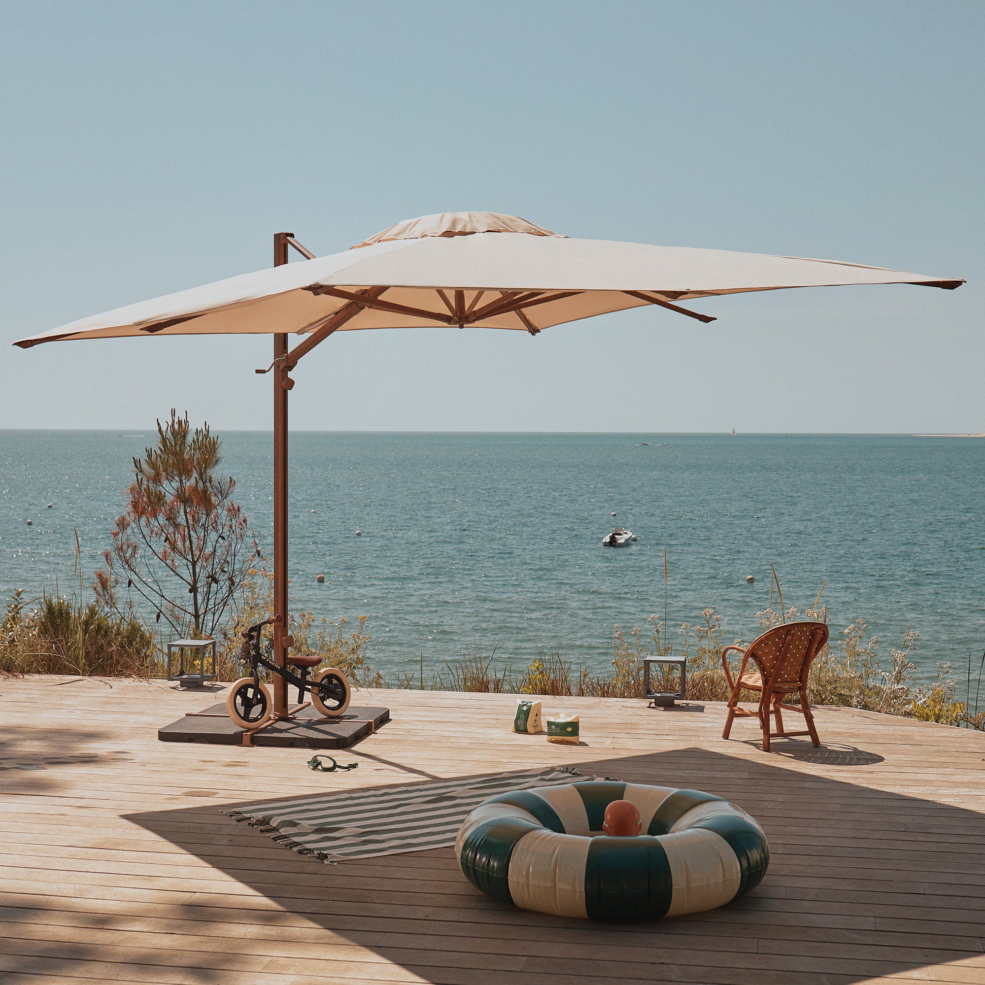 Windproof cantilever parasol Mistral 3x4m - Wood effect frame finish