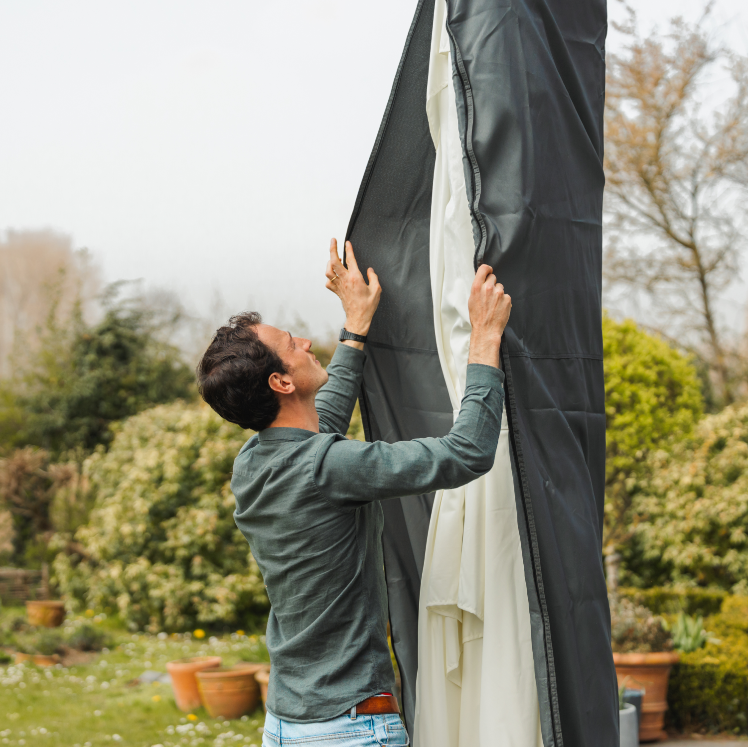 Protective cover for cantilever parasol